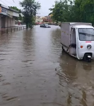 Gurugram: Heavy rain, waterlogging throw life out of gear